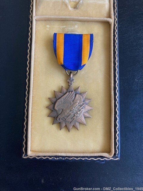 WWII WW2 US Military Air Medal with Case-img-2