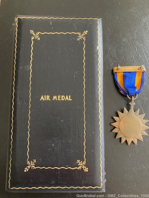 WWII WW2 US Military Air Medal with Case-img-1