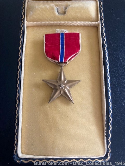 WWII WW2 US Bronze Star Medal with Case-img-2