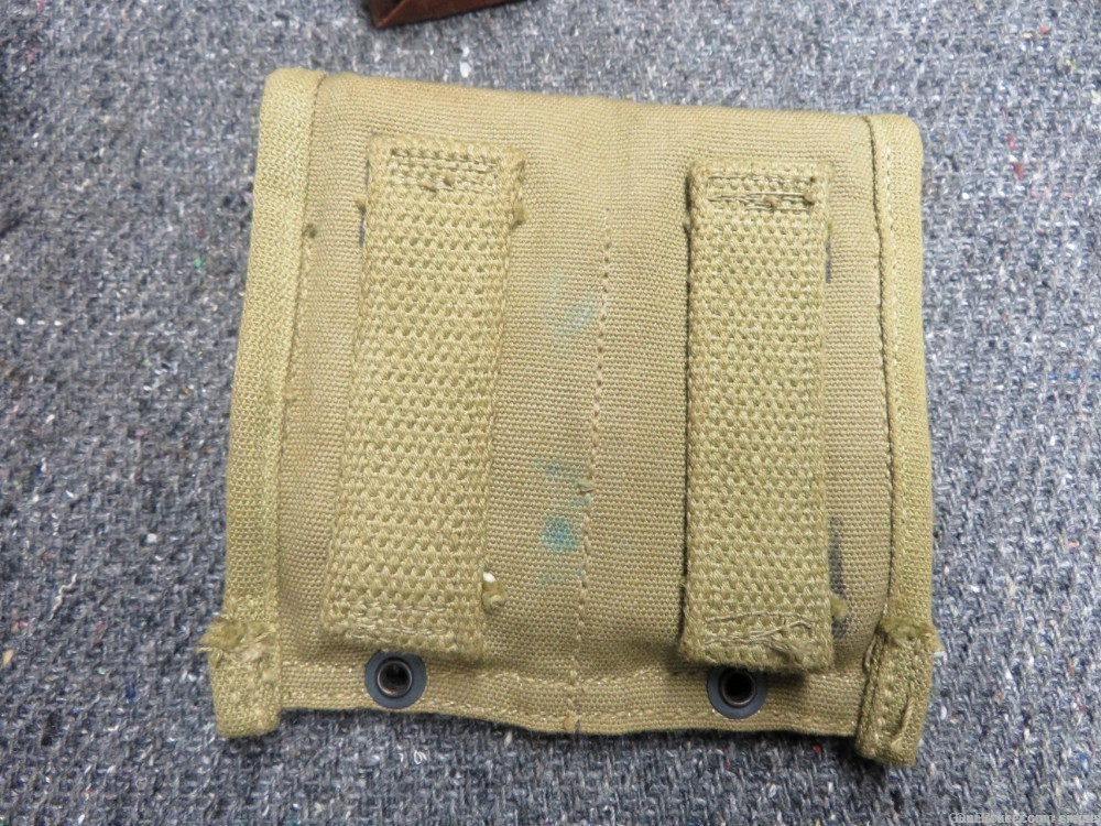 US WWII M1 CARBINE 2 TOTAL MAGAZINES AND 1943 US CARBINE MAGAZINE POUCH-img-5