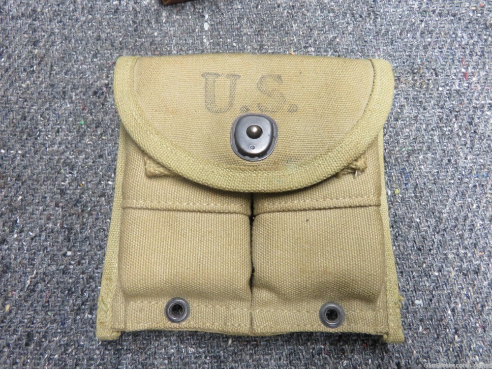 US WWII M1 CARBINE 2 TOTAL MAGAZINES AND 1943 US CARBINE MAGAZINE POUCH-img-3