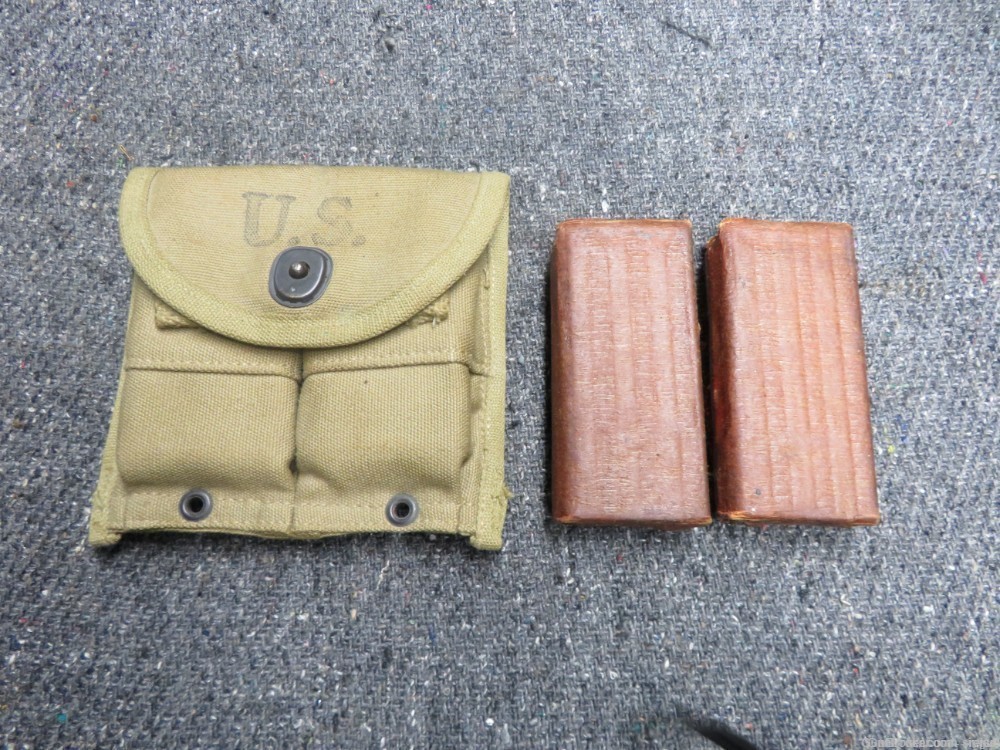 US WWII M1 CARBINE 2 TOTAL MAGAZINES AND 1943 US CARBINE MAGAZINE POUCH-img-9