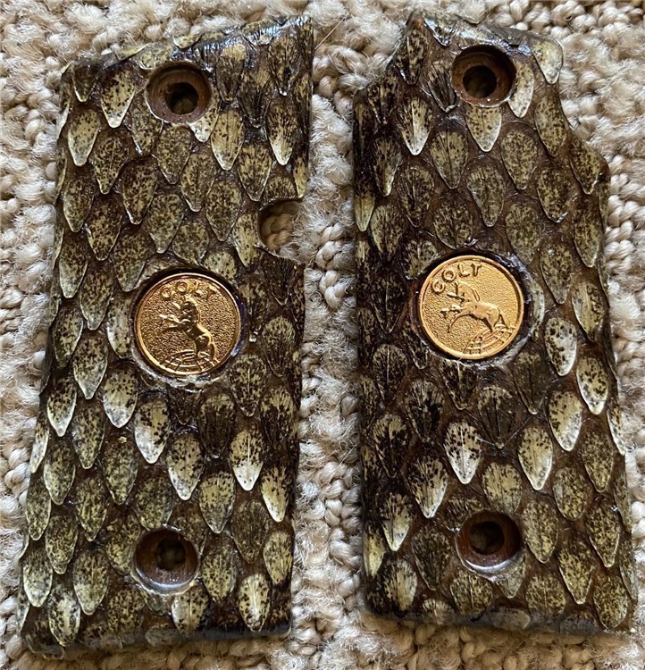 Genuine Rattlesnake Skin Grips w/medallions for Colt Mustang GRIPS ONLY-img-0