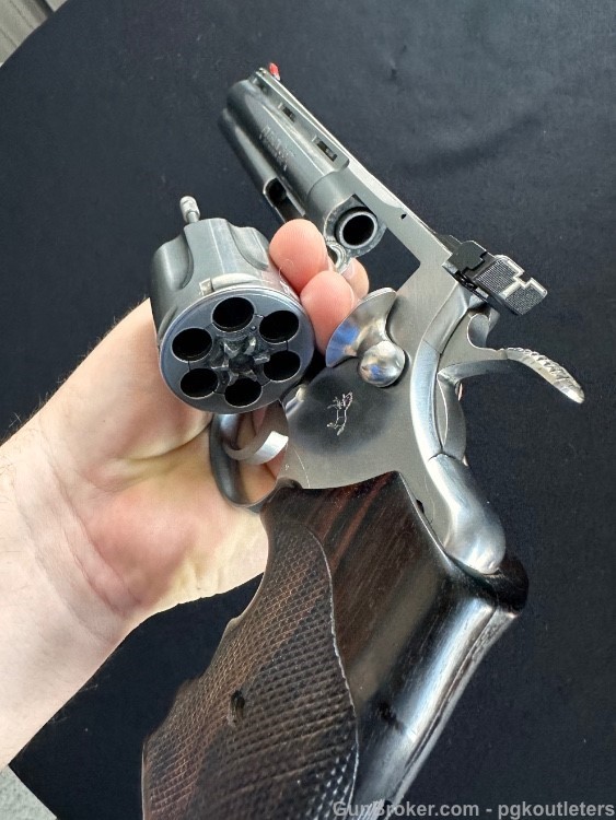 1982- Colt Python Double Action Revolver .357 mag cal., 6" vent rib barrel-img-29