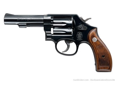 SMITH AND WESSON 10 CLASSIC 38 SPECIAL