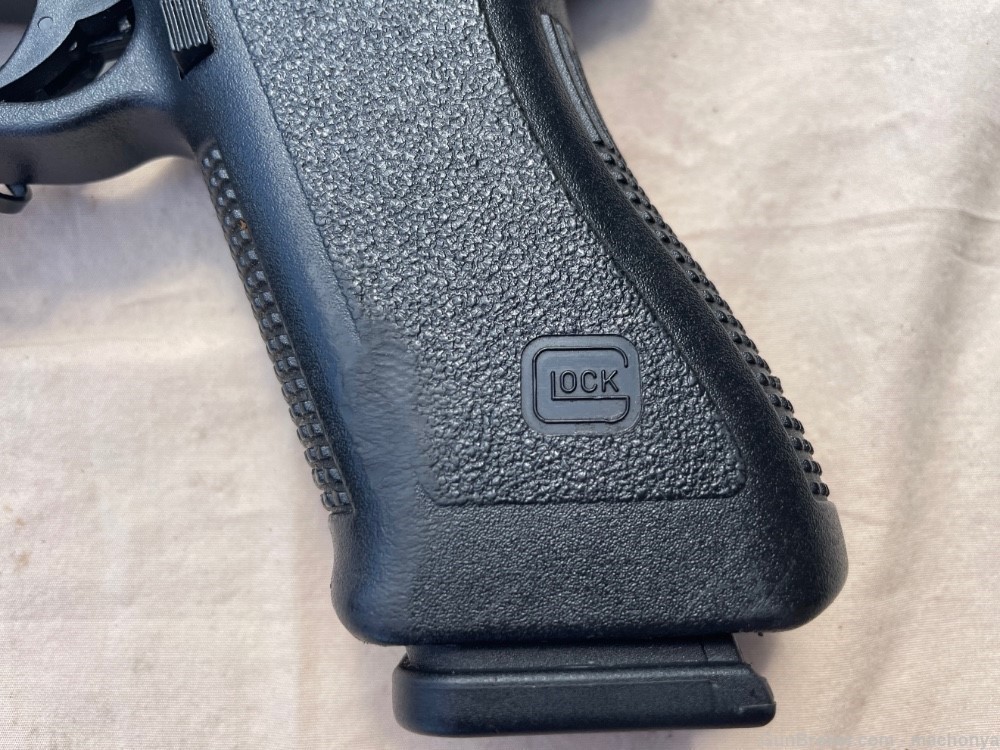 Glock Model 17 Generation 2 Gen 2 9mm Handgun Great Condition 5 Mags-img-13