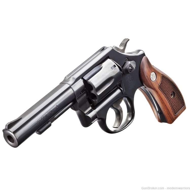 Smith & Wesson 10 Classic - 4" Barrel (.38 SPL) - 6-Shot - Black/Wood-img-3