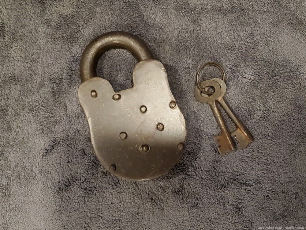 Old West Style 1870's Antique Looking Winchester Padlock with Keys-img-1