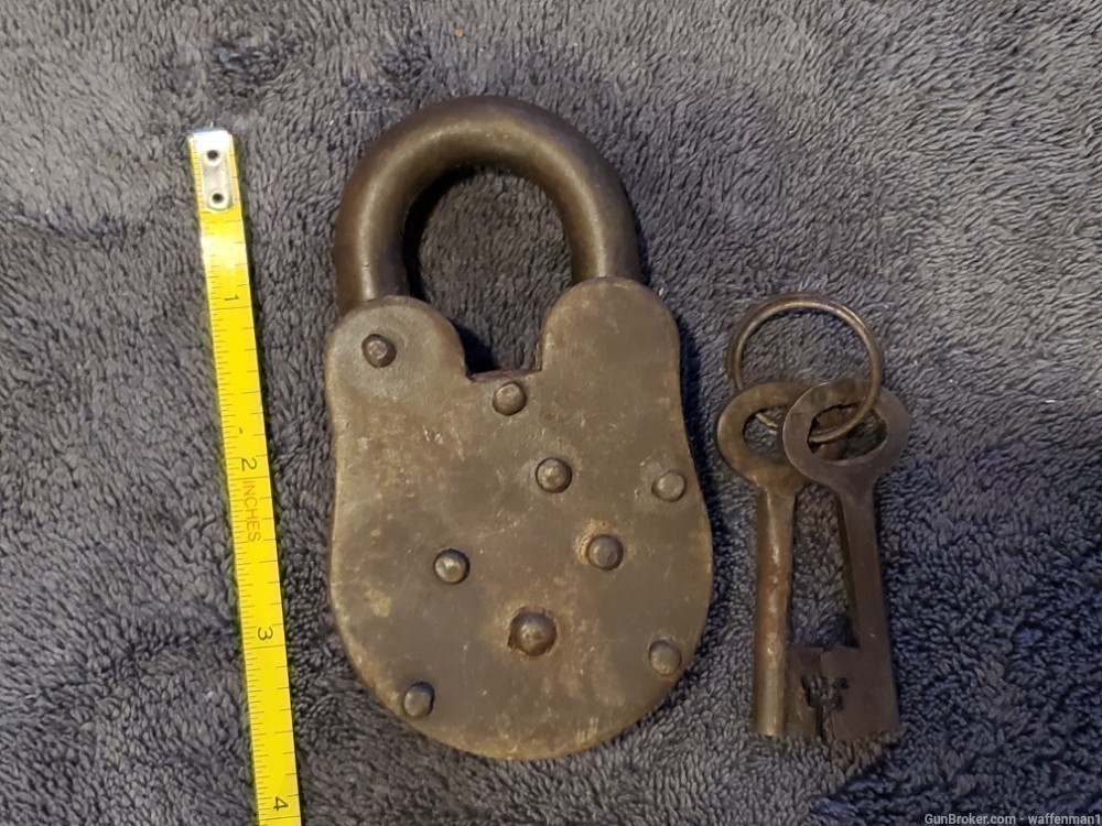  Antique Looking Old West Style Colt Mfg Co Padlock with Keys for Decor-img-1