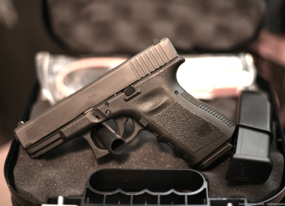 Glock 19 Gen 3 9mm 15-Rd mags 4.02"-img-1