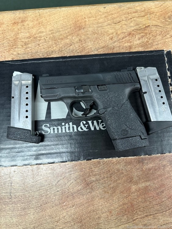 Smith & Wesson M&P9 Hiels in box 3 mags and trijicon HD  sights -img-0