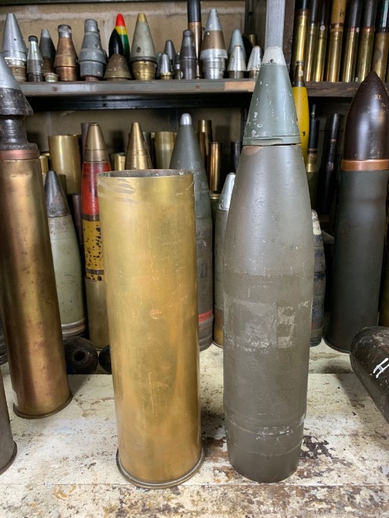WW2 USA 1944 dated 105mm drill round for the M101 Howitzer -img-9