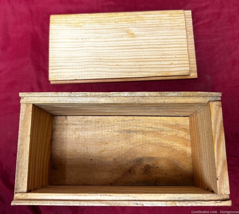 Winchester 22  Long Rifle wooden ammo box, collectors -img-1