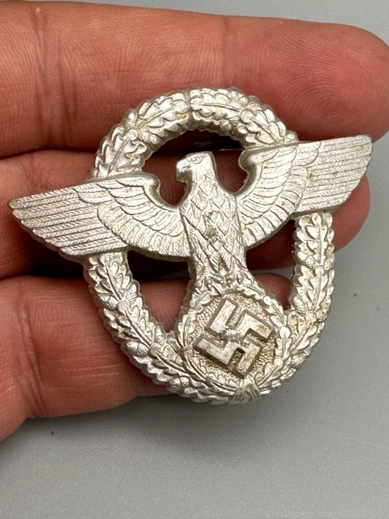 WW2 German Police Visor Cap Eagle Insignia Badge-img-1
