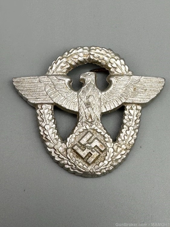 WW2 German Police Visor Cap Eagle Insignia Badge-img-0