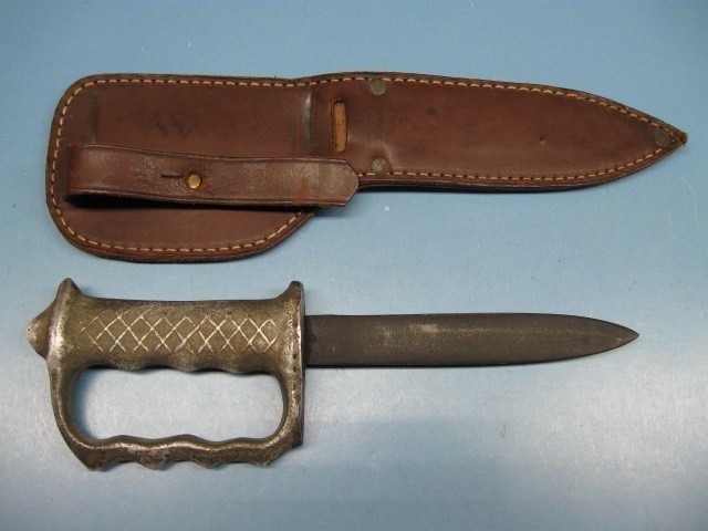 AUSTRALIAN NEW ZEALAND WWII KNUCKLE KNIFE (NICE)-img-0