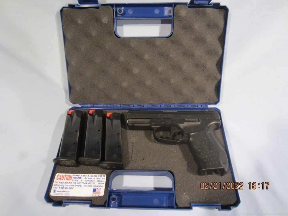 Smith & Wesson Model SW990, 40SW, 4 1/8" bl.-img-0