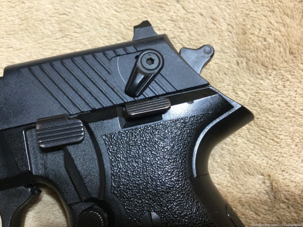 SIG SAUER MOSQUITO PISTOL in .22 LR Cal. W/VERIDIAN X5L GRN LASER/LIGHT-img-5