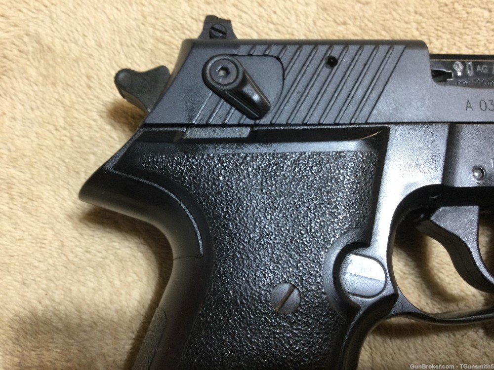 SIG SAUER MOSQUITO PISTOL in .22 LR Cal. W/VERIDIAN X5L GRN LASER/LIGHT-img-10
