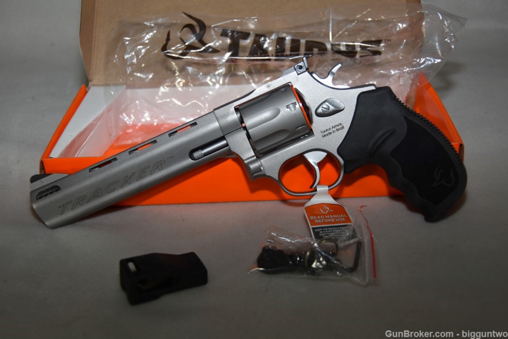 Taurus Model 627 - .357 Mag Revolver Brand New in Box with paper, etc    -img-1