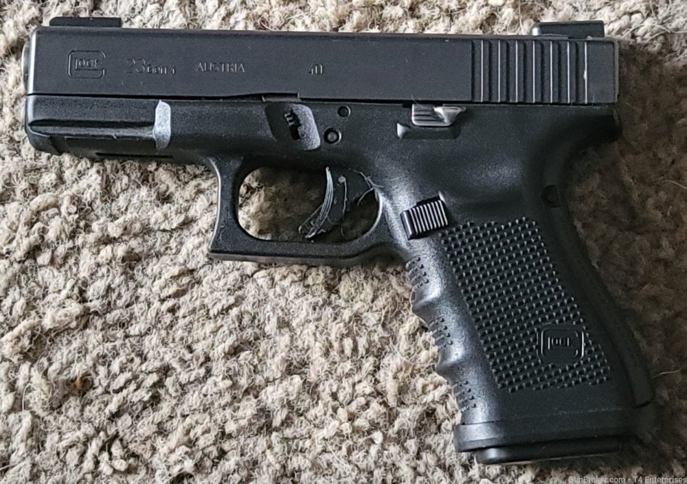 Glock Gen4 G23 .40 S&W Compact Pistol With Night Sights -img-1
