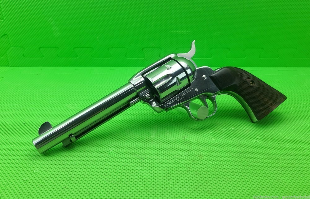 Ruger * New VAQUERO * 45 COLT BRIGHT STAINLESS 5 1/2" BORN 2011 -img-0