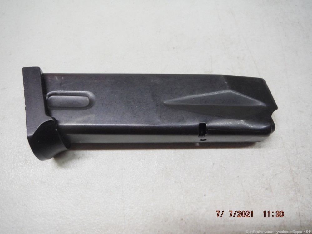 Sig P228 9mm 14Rd Magazine with +1 grip X Like New-img-1