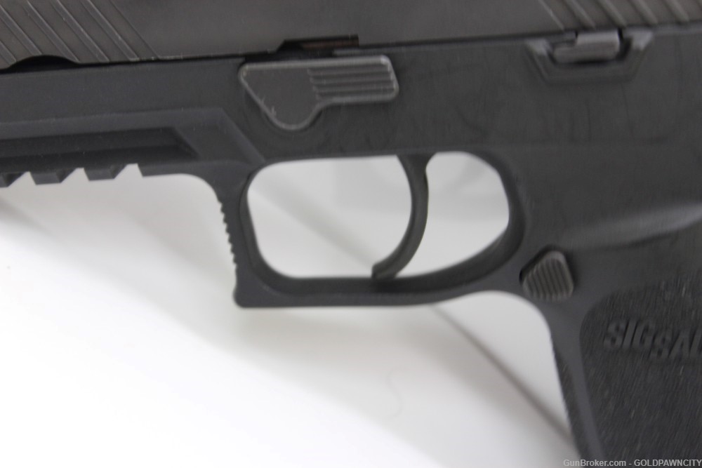 Sig Sauer Model P320 9mm 3.9"  Semi Auto Compact Pistol-img-12