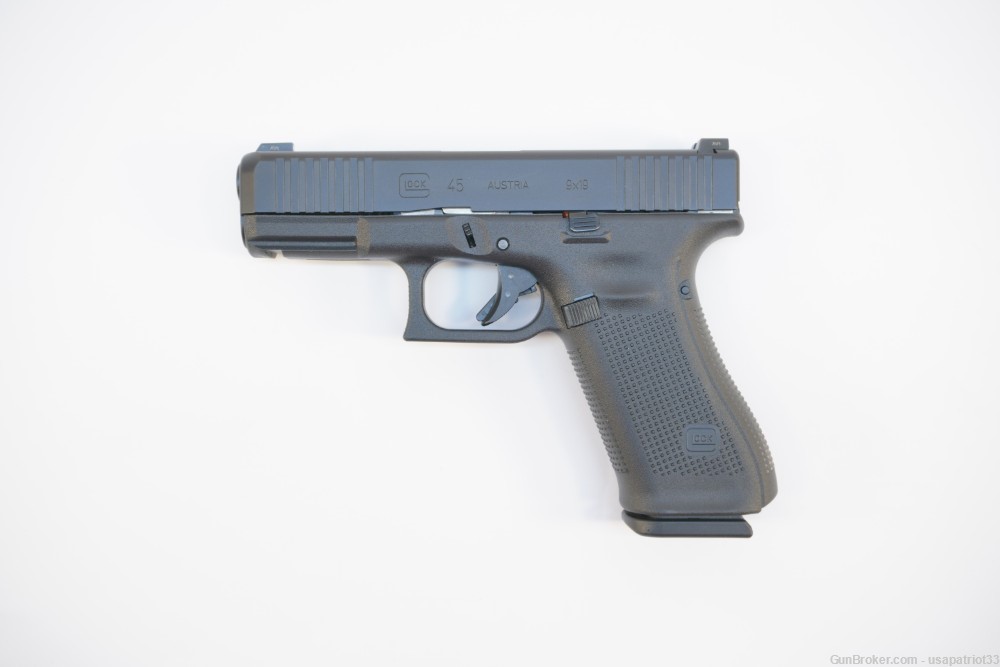 Glock 45 Gen5 9mm Front Serrations, Night Sights, 2x 17rd. Mags | Like New-img-0