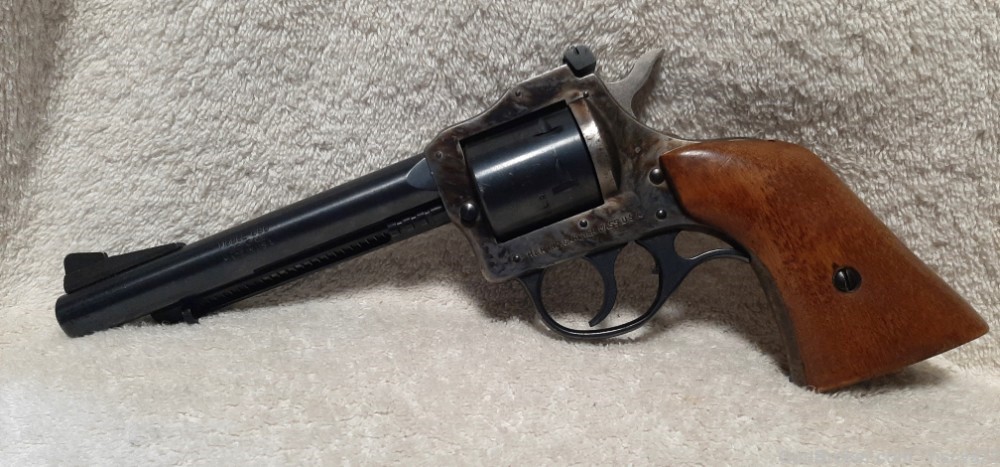 Harrington & Richardson (H&R) Model 686 Revolver - 22 LR & 22 WMR-img-10