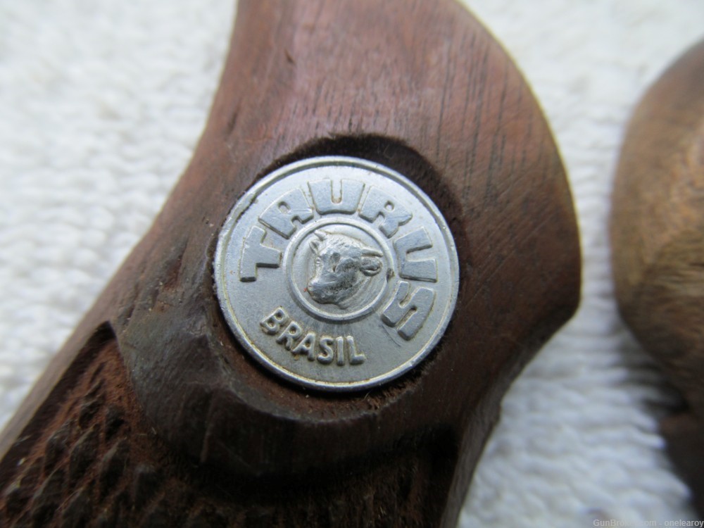 Taurus Walnut grips for 6-Shot Revolver-img-2