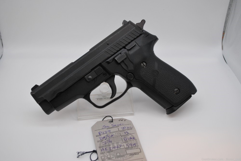 Sig Sauer P229 .40 S&W  Very Clean!-img-5