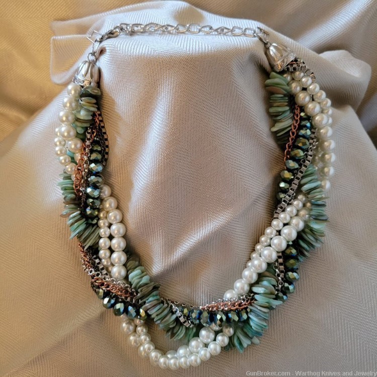 Sammy Fashion Jewelry Necklace. 14" long + 4" ext.  SD10.   -img-0
