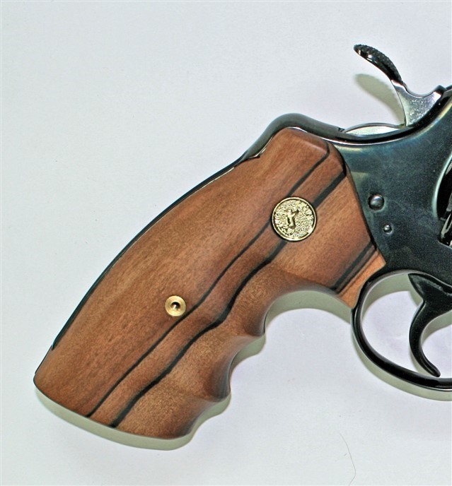 Colt Python Smooth Tigerwood Grips With Medallions-img-1