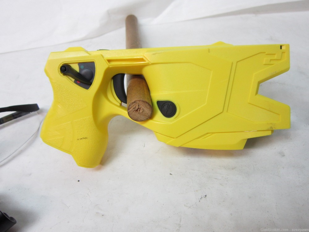 TASER X3 With One Battery & Two Cartridges, Holster & Glasses-img-1