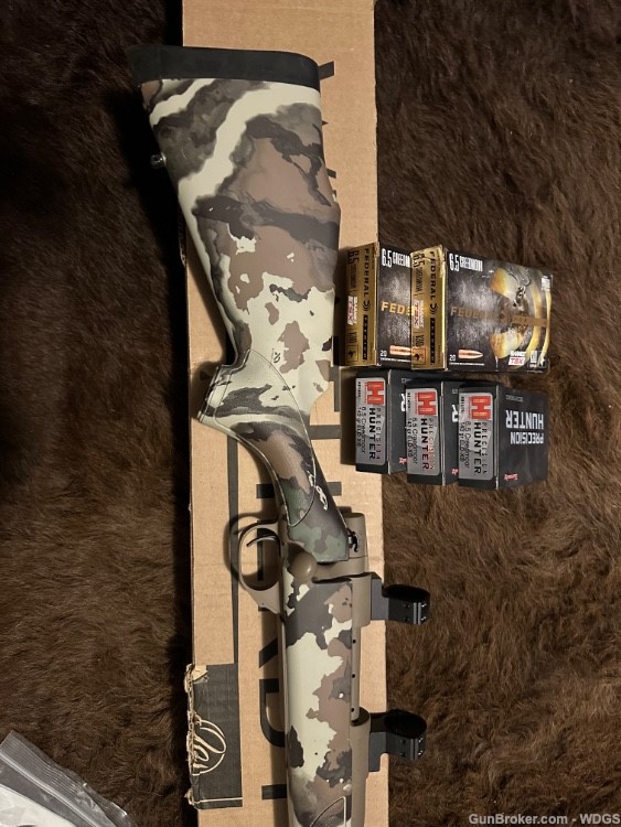 Weatherby Vanguard First Lite Rifle 6.5 Creedmoor Fusion Camo 26 PACKAGE-img-1