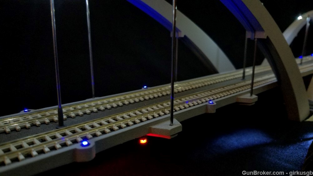 N Scale 30" GCS Arch Bridge with LED Lighting-img-3