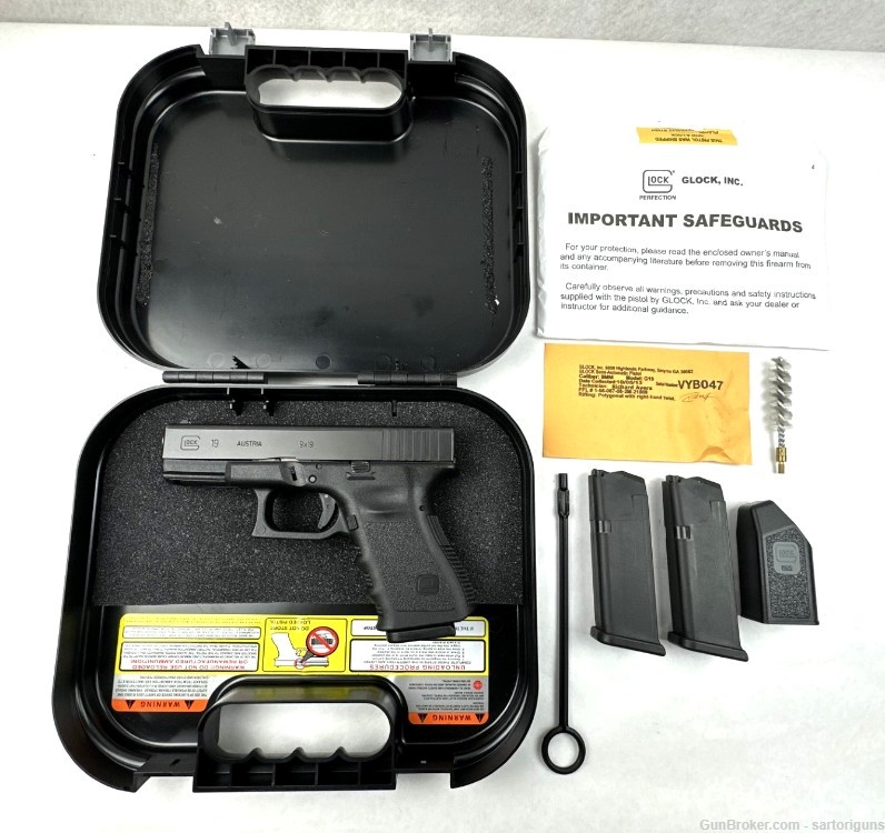 Glock 19 gen 3 9mm semi auto pistol 3 mags -img-0