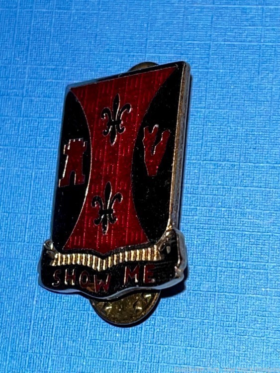 Vintage 196th Infantry Regiment Crest DI DUI Clutchback Pin IRA Green -img-2