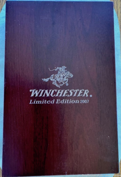 WINCHESTER LTD EDITION PRESENTATION CASE, SET OF 3 KNIVES, 2007, NEW -img-0