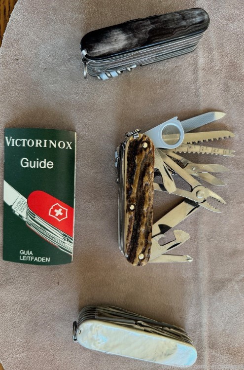 VICTORINOX SWISS ARMY CHAMPION KNIFE, MOTHER OF PEARL, ORIGINAL , NEW-img-1