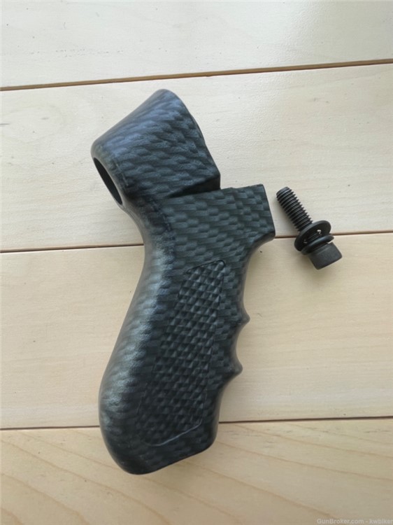 Mossberg 500 Pistol Grip with Attachment Screw Assembly-img-1
