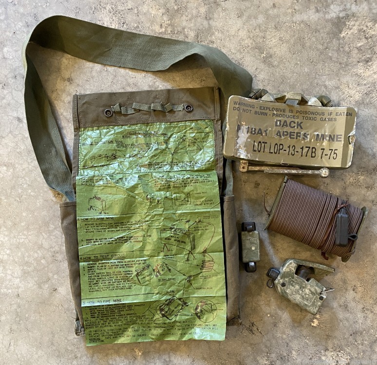 Real M18A1 Claymore Mine Complete Kit Dated 1975 Inert Vietnam -img-8