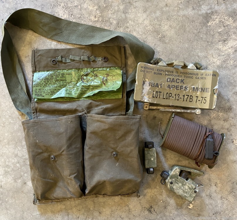 Real M18A1 Claymore Mine Complete Kit Dated 1975 Inert Vietnam -img-0