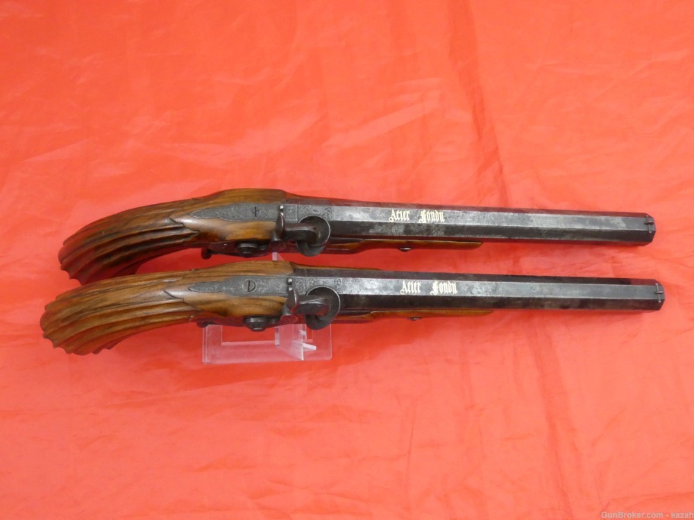 ANTIQUE PAIR DUELING PERCUSSION PISTOLS HAND ENGRAVED "Acier Fondu" in Gold-img-4