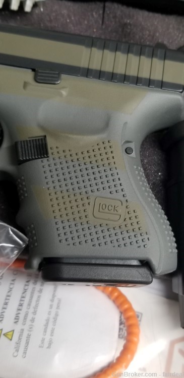 Glock  G26 Gen4 Sub-Compact 9mm Luger 10+1 3.43" FLAG CAMO NIB-img-3