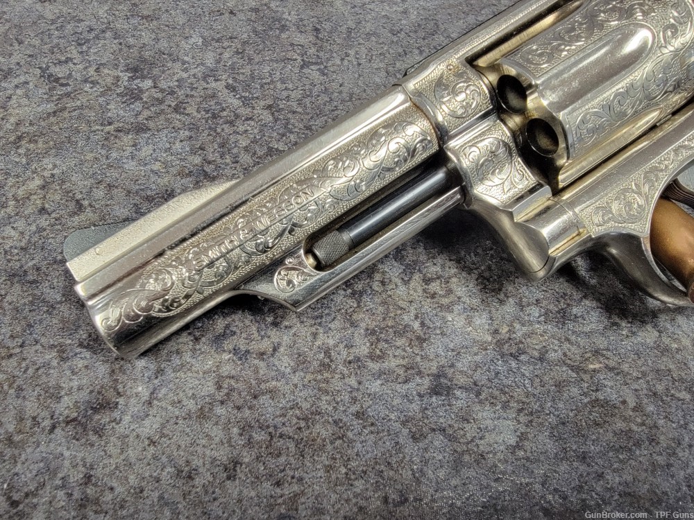 FACTORY ENGRAVED SMITH & WESSON 19-3 .357 MAG - UNFIRED IN DISPLAY CASE-img-8