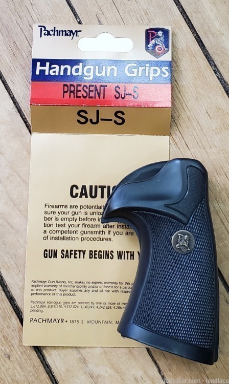 Pachmayr Smith & Wesson Grip,  Small Presentation Square Butt "J" Frame-img-0