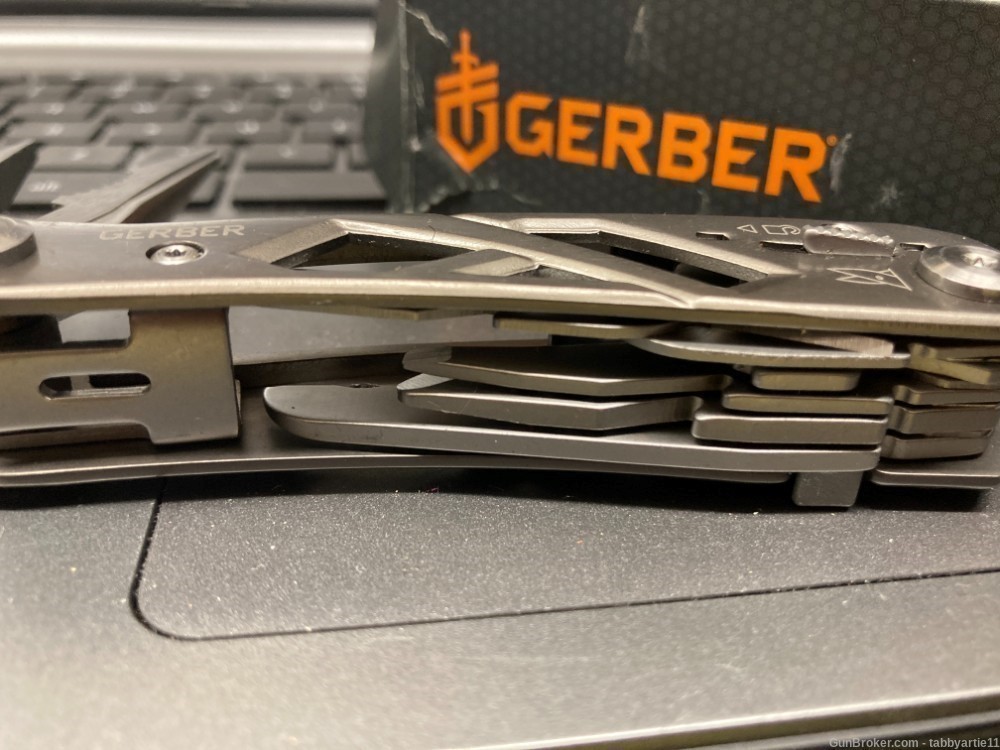 Gerber Suspension 22-01471 Multi Tool New with pouch-img-2