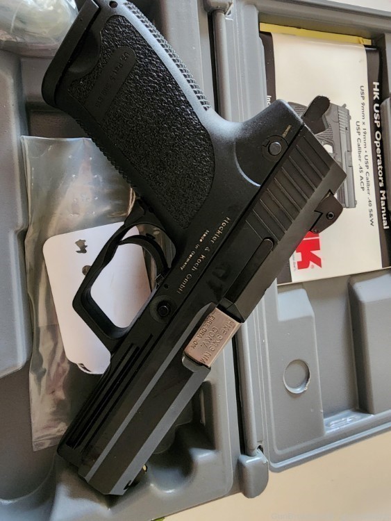 H&K USP 40 full size excellent condition with 9mm conversion barrel only-img-0